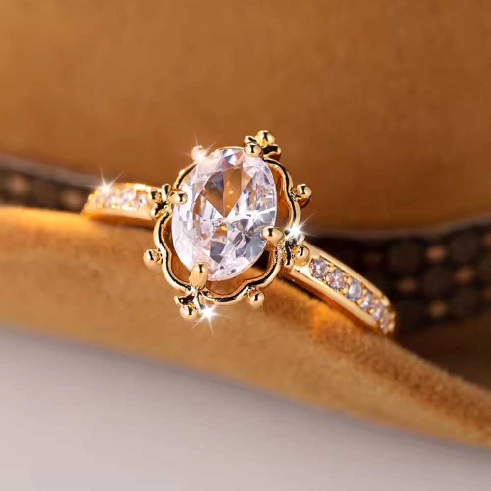 Elegant Gold Toned and Silver Women's Ring Size 7 (R62) - Picture 6 of 7